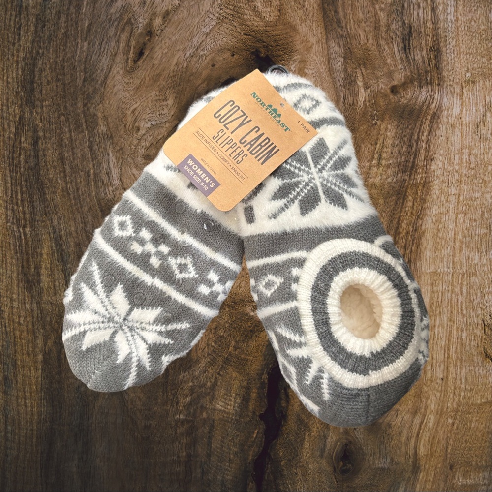 Gift idea! Aloe infused hydrating Cozy cabincore NON SLIP slippers NWT size 5-10